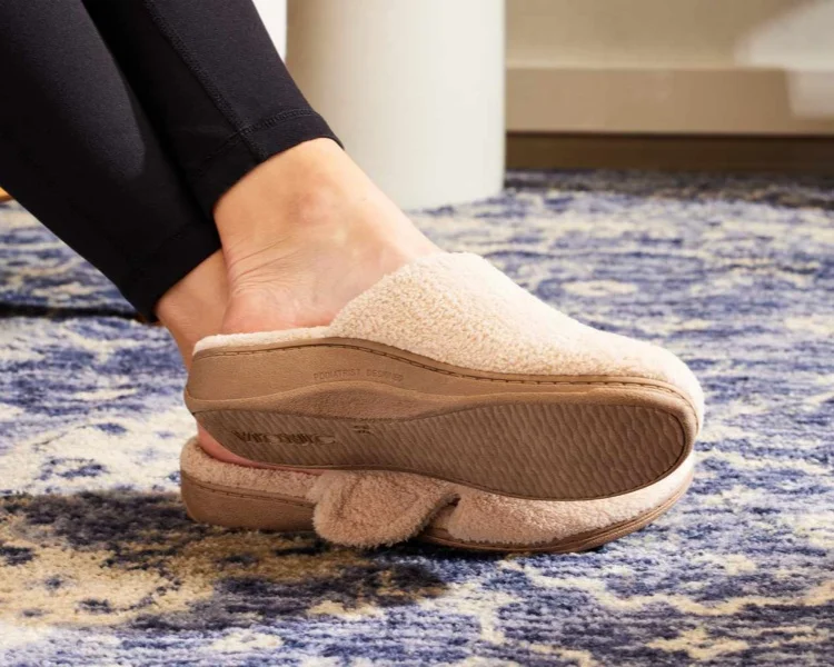 Cozy & Comfortable Women's Slippers for Every Season