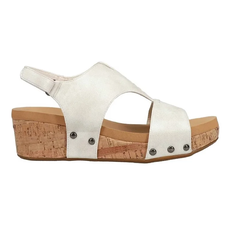 Refreshing Wedge Sandal In White