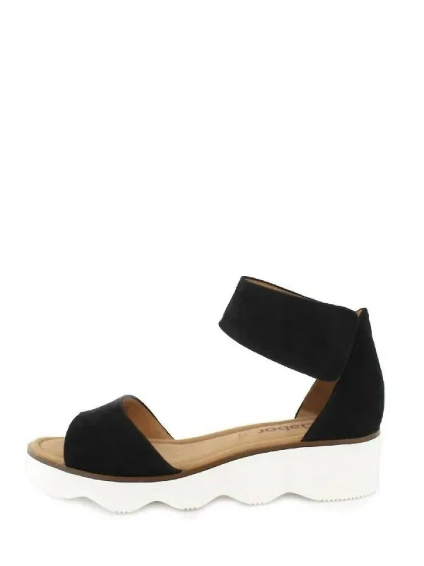 Women Ankle Strap Sandal In Schwarz