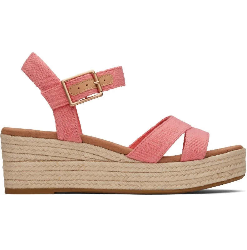 Women's Audrey Wedge Sandal In Shell Pink Metallic Line