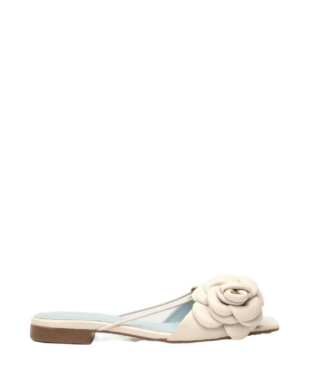 Women's Gardenia Flower Sandal In Oyster