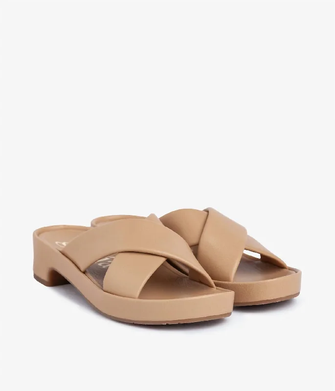 Women's Lexia Sandal In Oat