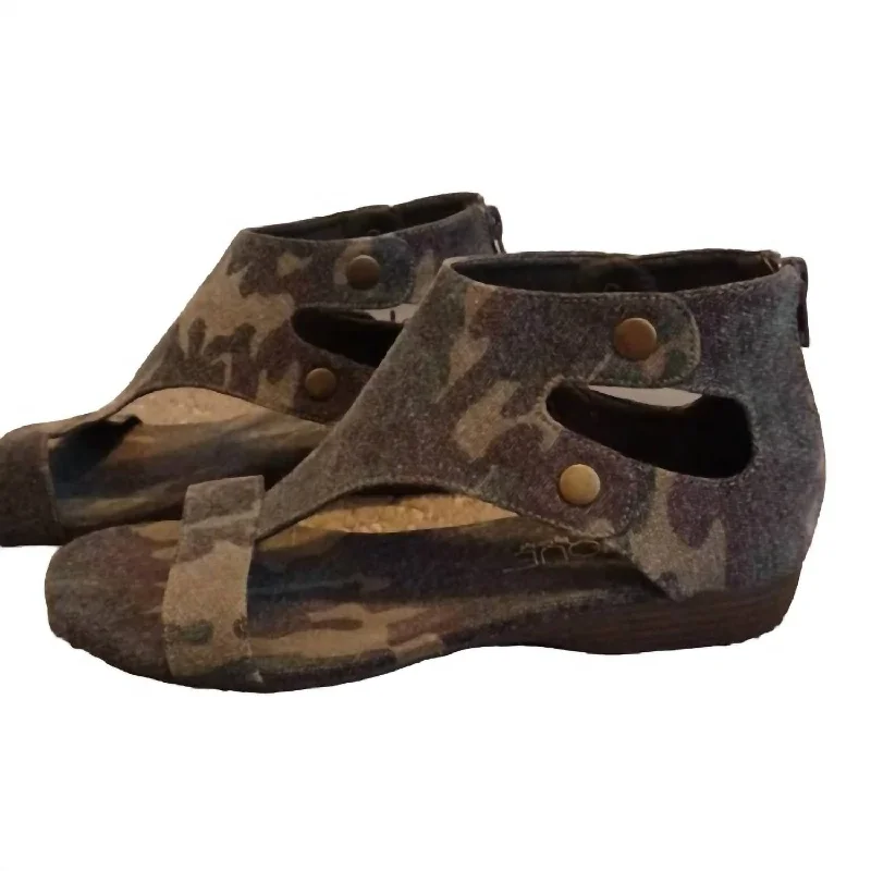 Women's Ohana Sandals In Camo