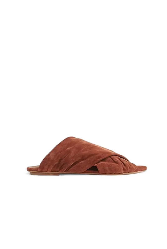 Women's Suede Flat Sandals In Terre