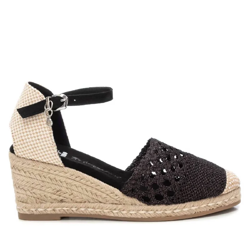 Women's Wedge Sandal In Black