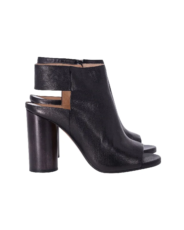 Maison Margiela Cut-out Leather Ankle Boots In Black Leather